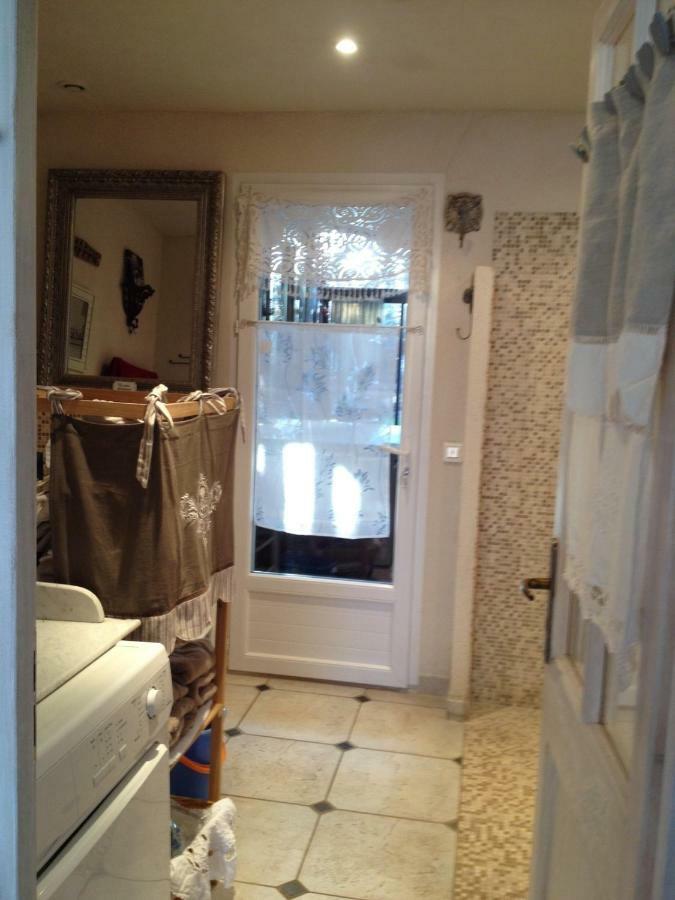 L'Oustalet Apartment La Tour-d'Aigues Luaran gambar